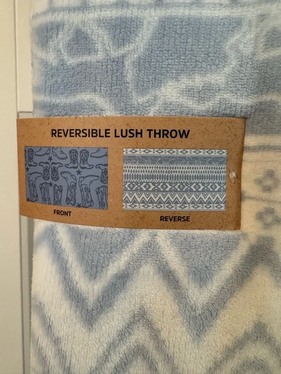 Wrangler Aztec + Cowboy boot Reversible Throw Blanket - Light Blue & White - NWT - Picture 3 of 5